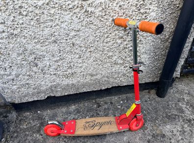 Foldable adjustable kids scooter