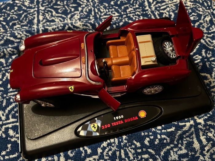 Toy model car