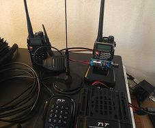 TYT TH-8600 Dual Band VHF/UHF mobile radio with 2 uv5r handhelds