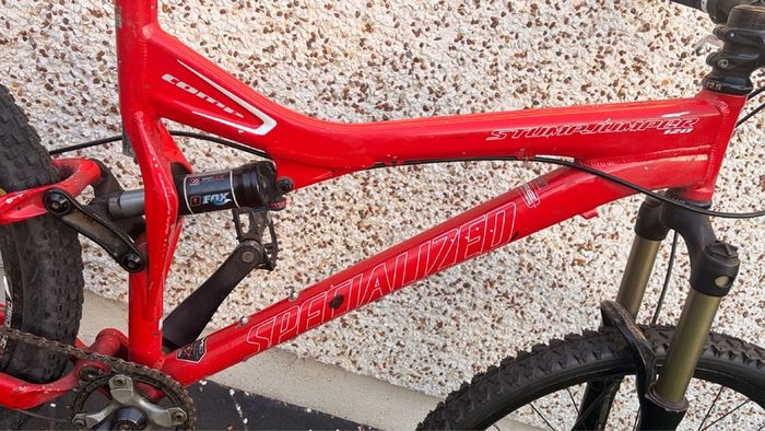 Full suspension mountain bike
