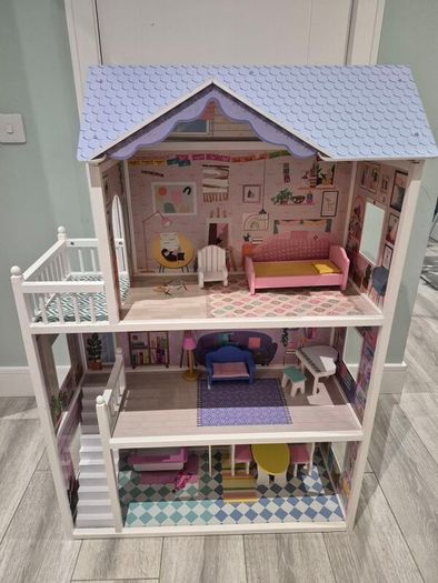 Children's doll house