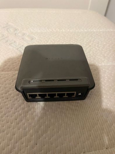 Belkin 5 Port 10/100 Network Switch - F5D5131-5