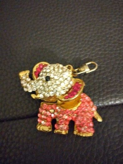 Elephant rhinestone keyring or can put it on handbag