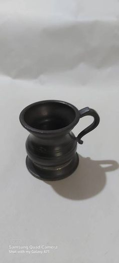 Gill pewter measure ,used condition,,see pictures for condition,,hard to come by ,,buyer collects or pays postage thank you,,take as is ,