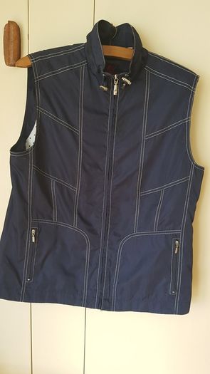 Navy Gilet/ White Stitching Size 14 Pockets and Zip