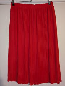 beautiful red pleated midi skirt f om Vero Moda