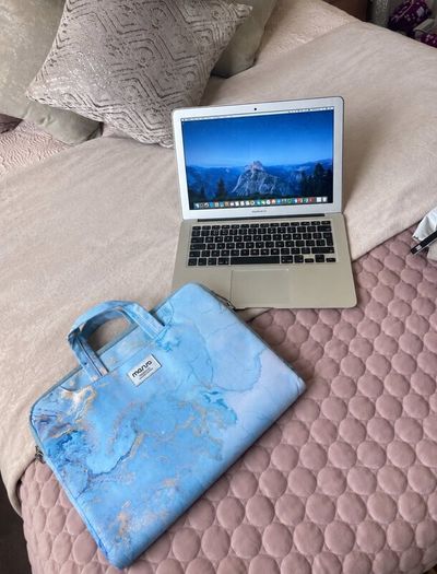 MacBook Air (13-inch, 2017)