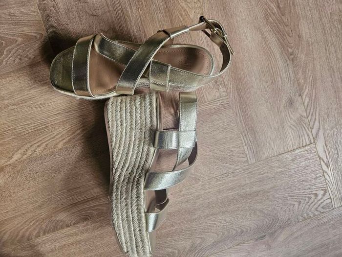 wedge sandals size 4