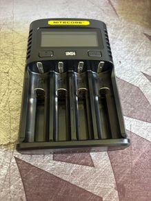 Nitecore UMS4 charger