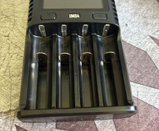 Nitecore UMS4 charger