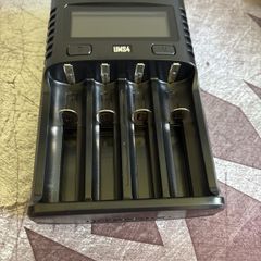Nitecore UMS4 charger