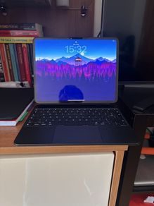 13 inch IPad Pro W/Magic Keyboard