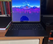13 inch IPad Pro W/Magic Keyboard