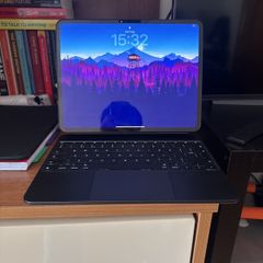 13 inch IPad Pro W/Magic Keyboard
