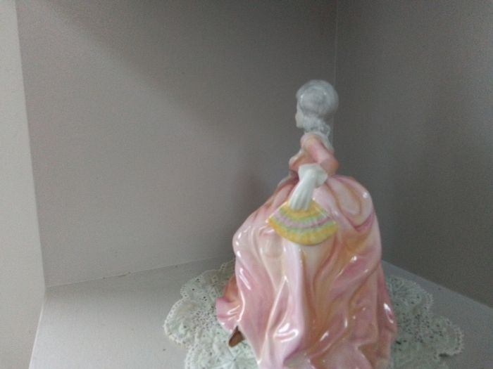 Coalport Figurine Ladies of Fashion  "Polly"