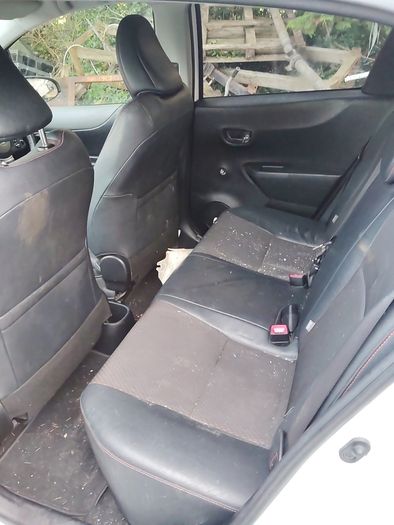 Breaking Toyota Yaris 2013 petrol