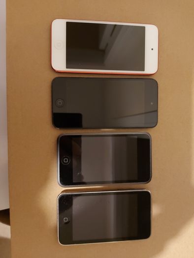 4 Apple Ipods for parts or repair, 2 Activation Locked (Ipod Touch 5 32GB) and 2 not powering on (Ipod 1 & 2)