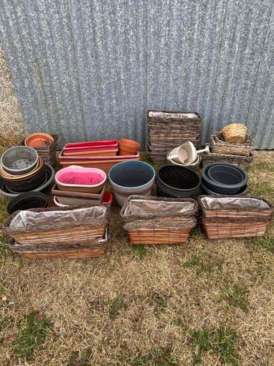 15 Delph Plant pots & around 50 others