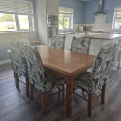 dinning table and 6 chairs