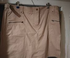 Dunne stores cream stretch cotton skirt, new never worn.