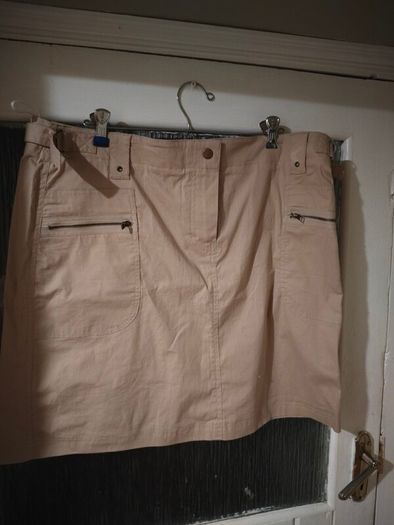 Dunne stores cream stretch cotton skirt, new never worn.