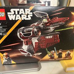 Lego 75401  Ashoka's Jedi interceptor