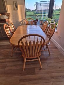 Extendable Dining Table and 6 Chairs