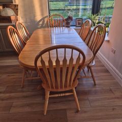 Extendable Dining Table and 6 Chairs