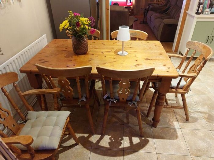 Kitchen Table & 6 Chairs