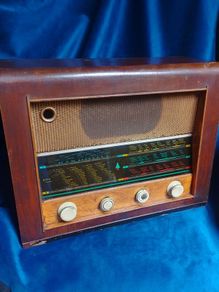 Bush EBS24 1952 vintage radio