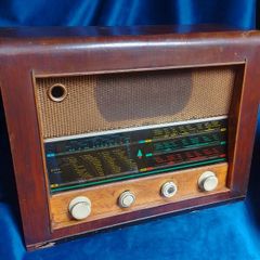 Bush EBS24 1952 vintage radio