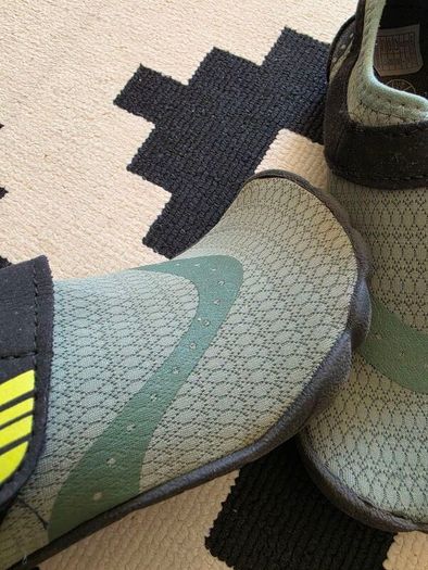 Kids swim shoes.size uk1