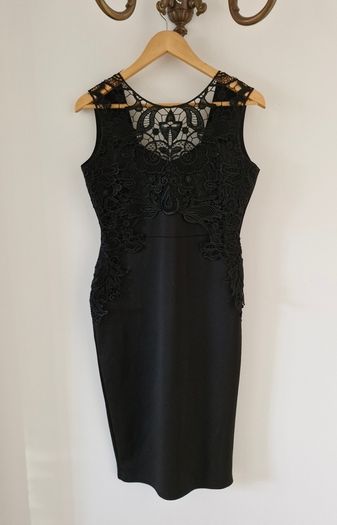 Black bodycon dress