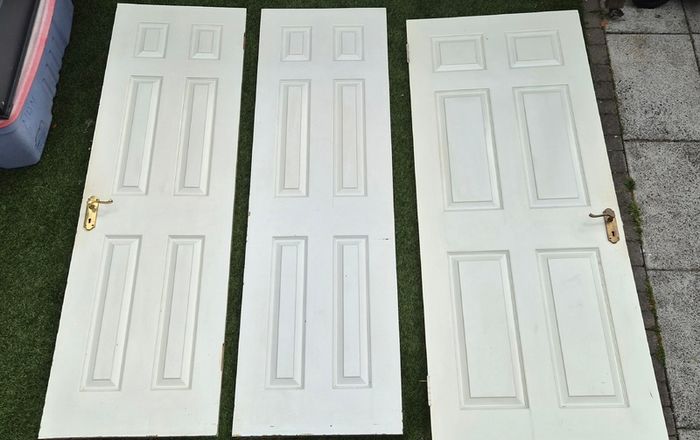 4 Interior doors free to take away