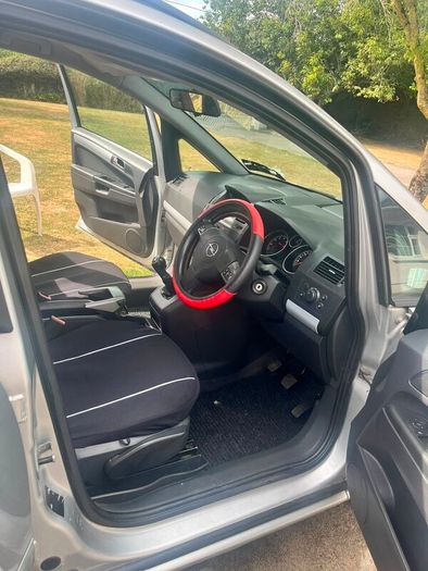 Opel Zafira (7 seater)