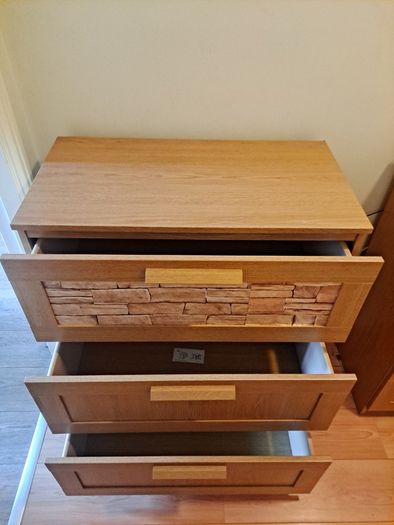 chest of drawers