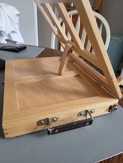 Artists tabletop easel with drawer