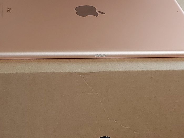 Apple Ipad 7th Generation, 32 GB, in very good cosmetic condition, Activation Locked to previous owner