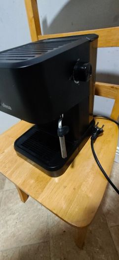 Ufesa Varese Espresso Machine + Barista Kit