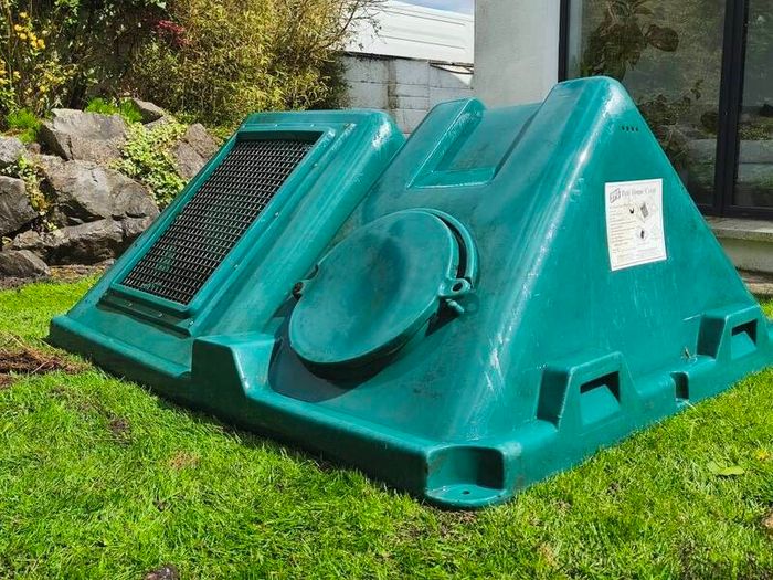 JFC poultry palace/chicken coop/rabbit hutch/small animal house