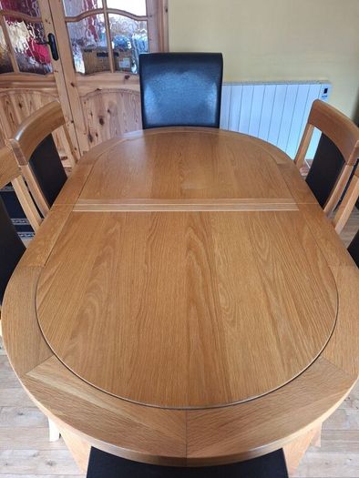 Extendable Dining Table and Six Chairs