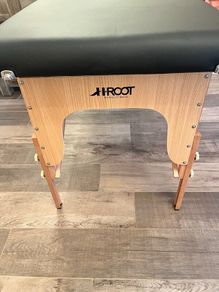 Massage /therapy table