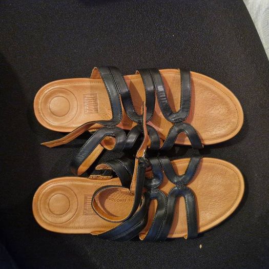 Fitflop black leather ankle strap sandals size 7/40