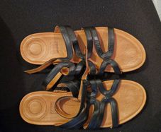 Fitflop black leather ankle strap sandals size 7/40