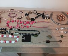 Collection of costume Jewellery bracelets necklace all sorts no broken pieces various brands