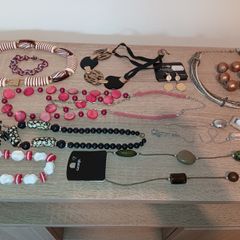 Collection of costume Jewellery bracelets necklace all sorts no broken pieces various brands