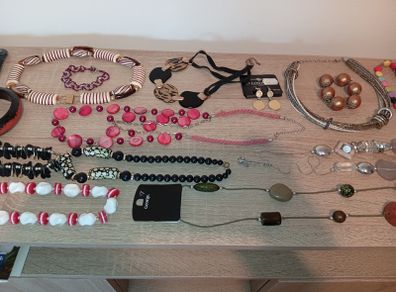 Collection of costume Jewellery bracelets necklace all sorts no broken pieces various brands