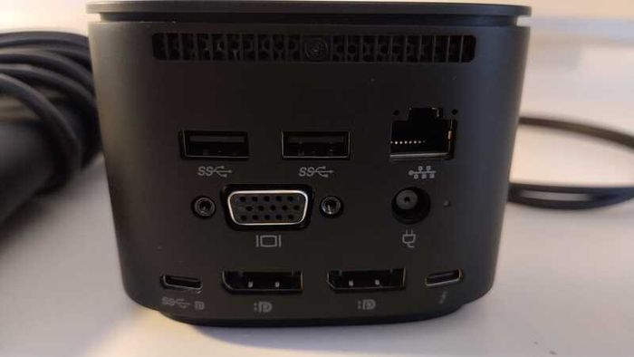 3 HP Z24i 24inch IPS Monitors and HP Thunderbolt Dock G2 Full Desk Setup