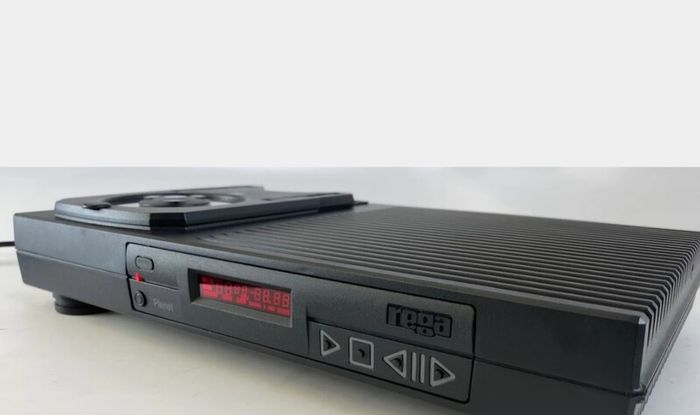 Mega Rare 1st edition Rega Planet CD Player Audiophile Quality one of the greatest Analog Sounding players ever made in great condition with original Remote Stunning