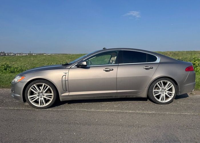 Jaguar XF S Portfolio with V-Rare Sunroof